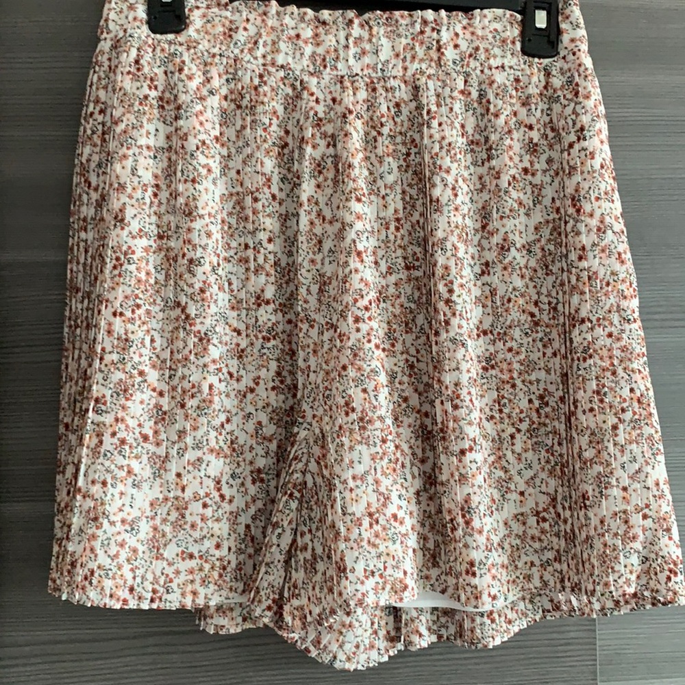 Loft - Flowy Floral Shorts - Size S